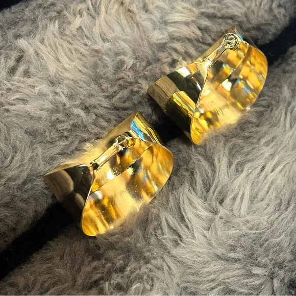 Bold statement wide gold hoop omega back earrings - Picture 7 of 7